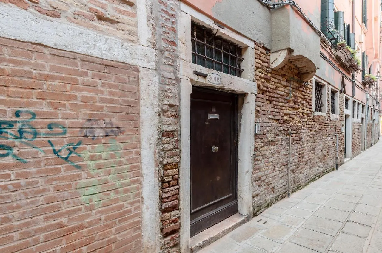 Lovely & Roomy Venetian Apartment X5! Italy