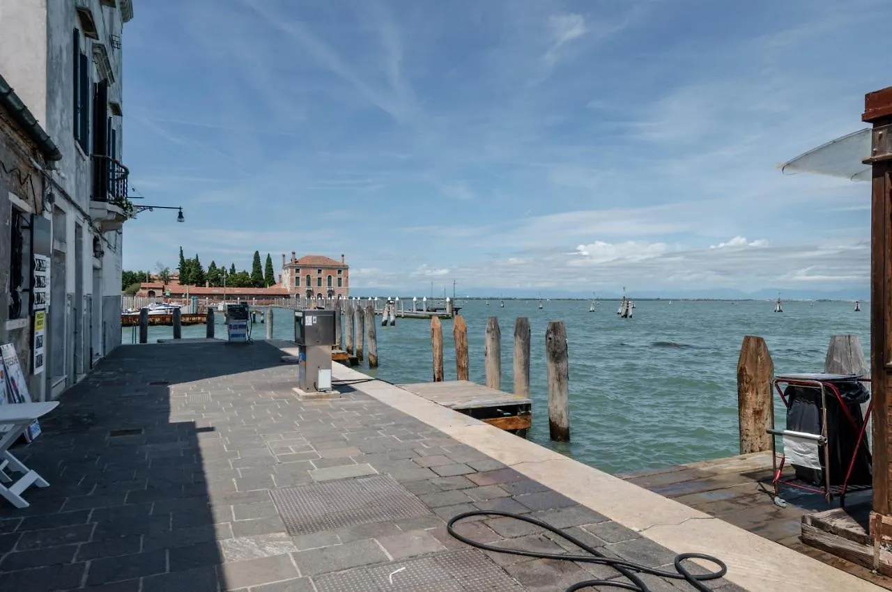 Lovely & Roomy Venetian Apartment X5!