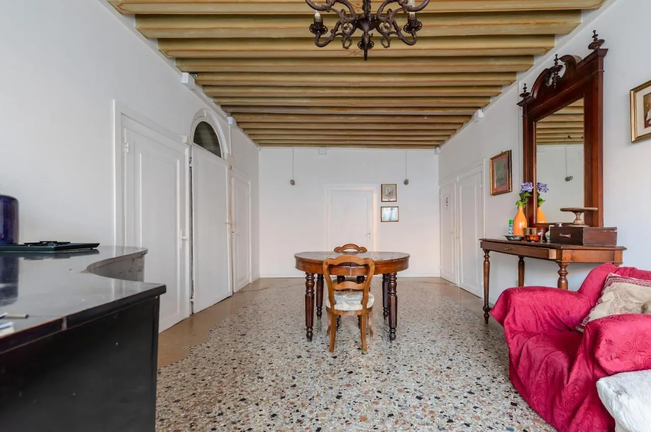 Lovely & Roomy Venetian Apartment X5! Italy