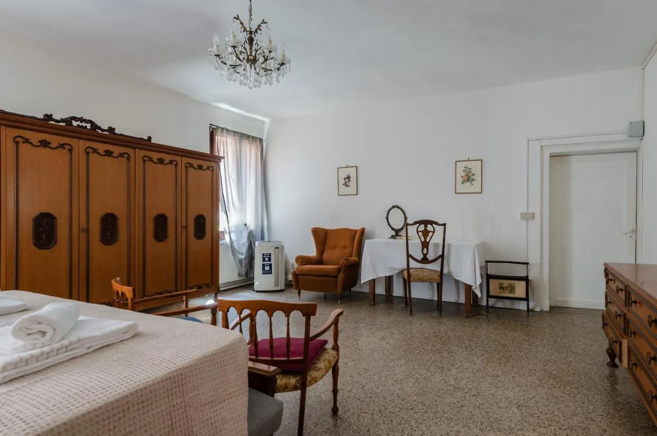 Lovely & Roomy Venetian Apartment X5! Venice