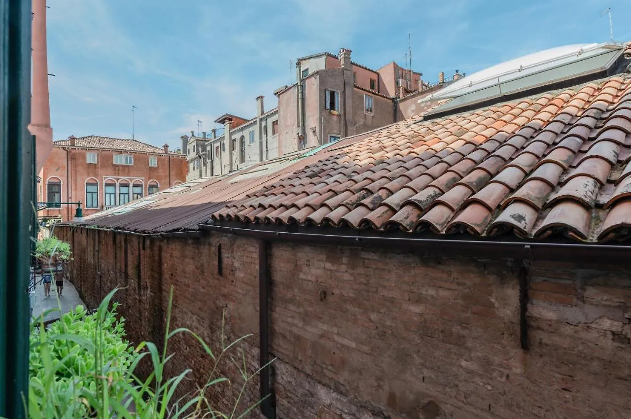 Lovely & Roomy Venetian Apartment X5! 0*, Venice