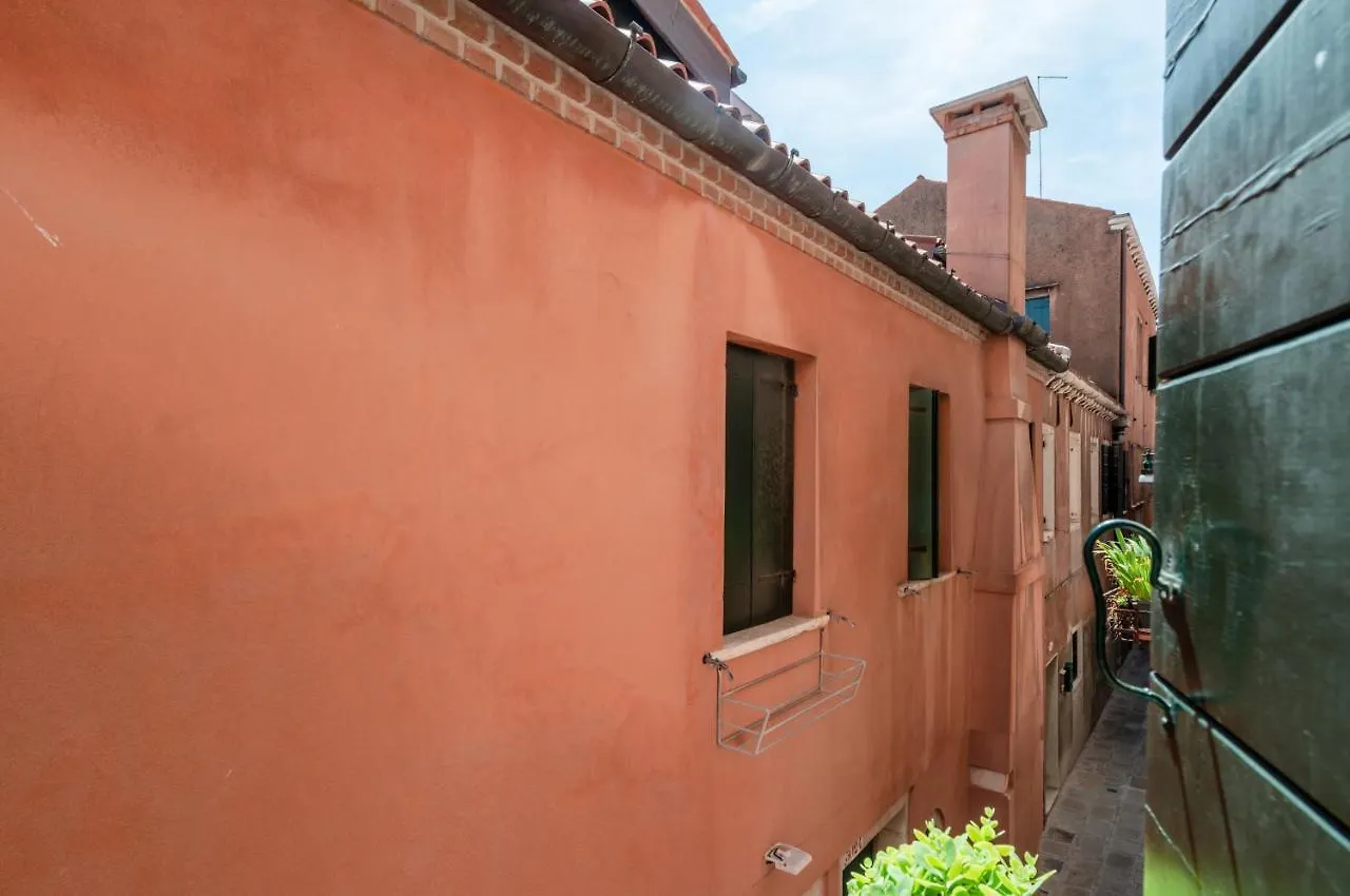 Lovely & Roomy Venetian Apartment X5!