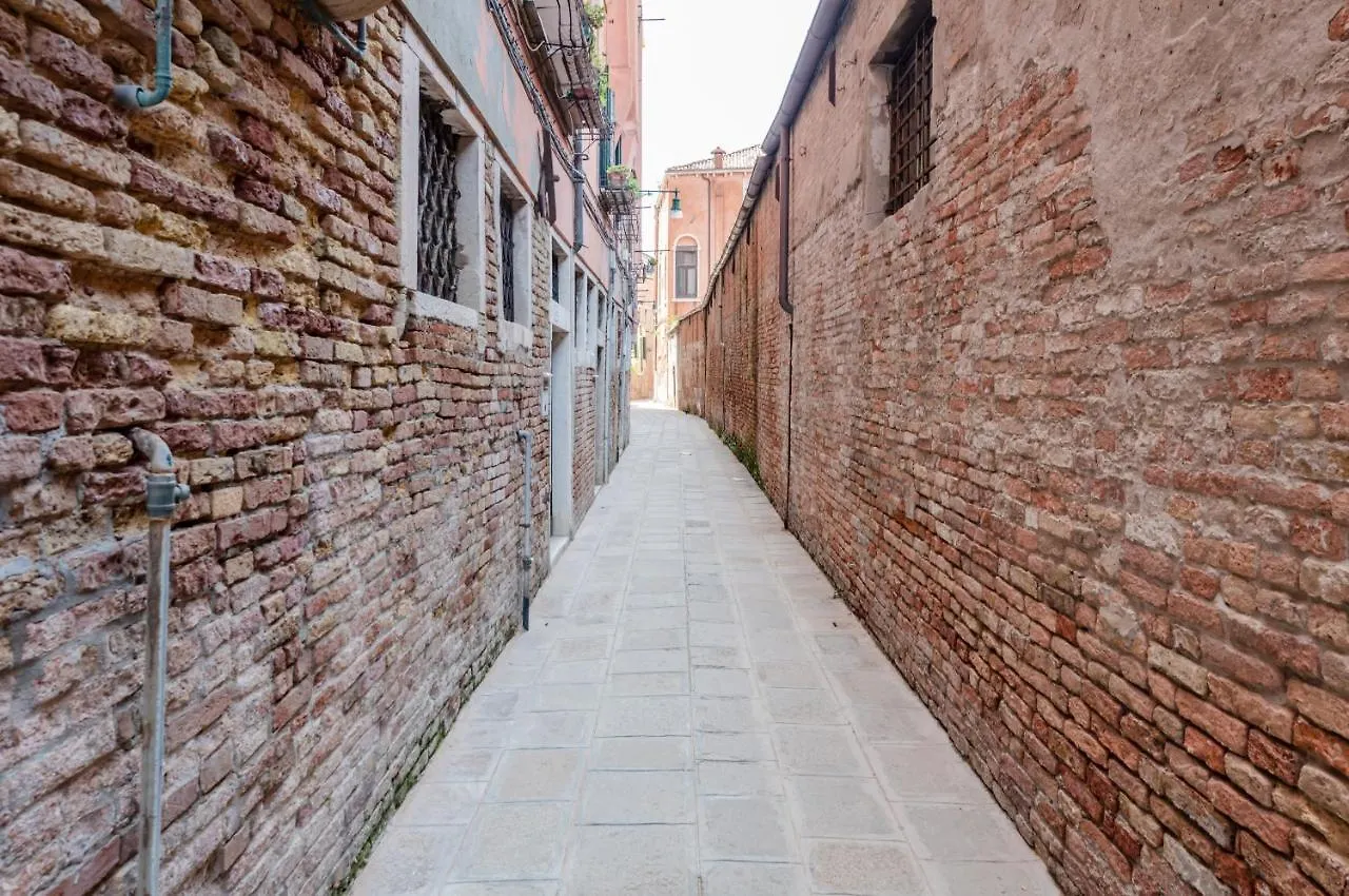 Lovely & Roomy Venetian Apartment X5! Italy
