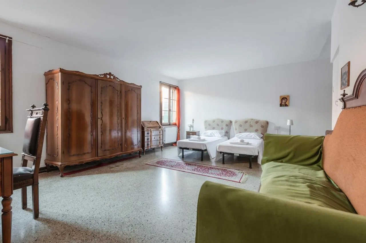Lovely & Roomy Venetian Apartment X5! Italy