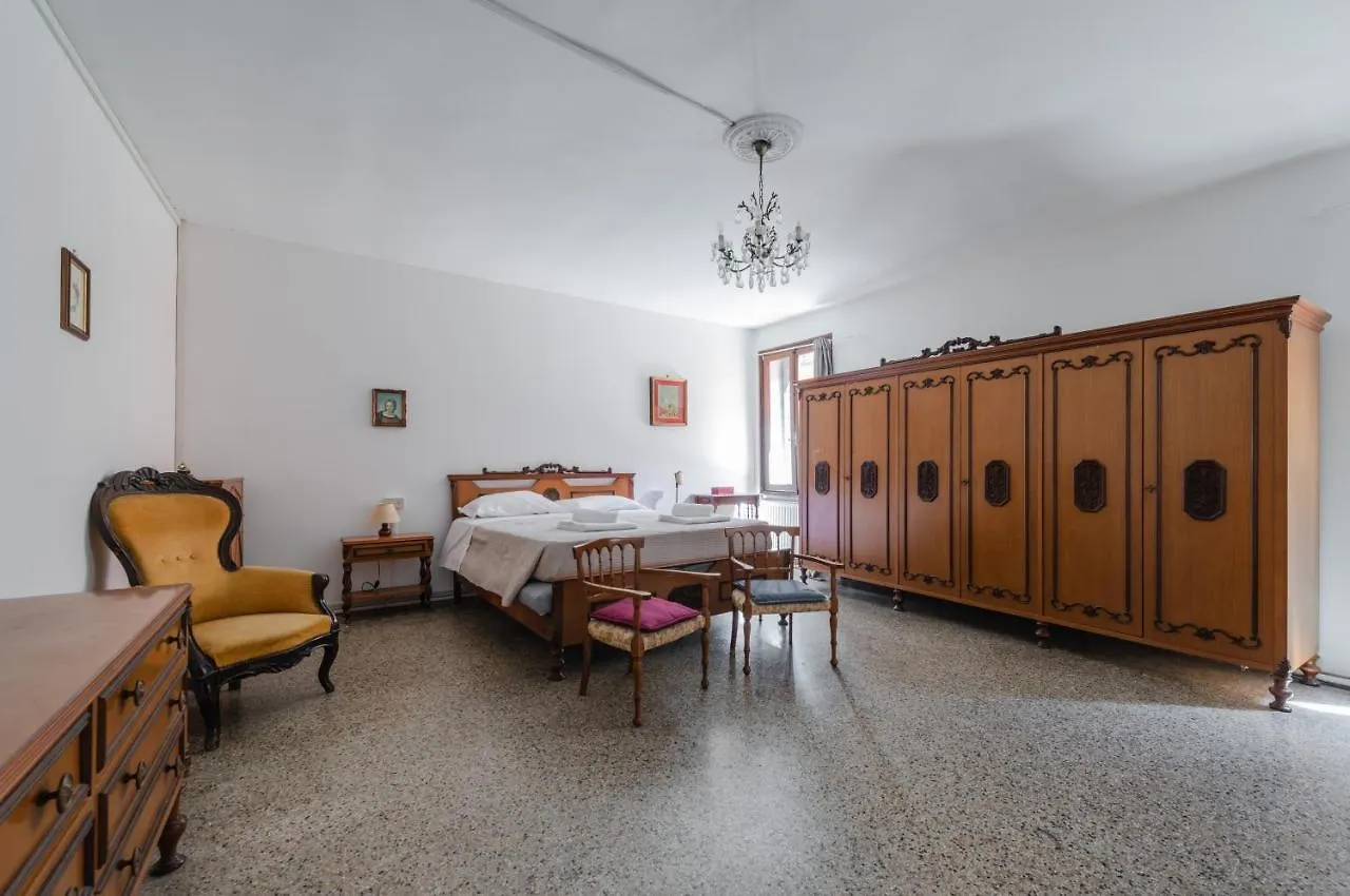 Lovely & Roomy Venetian Apartment X5!  Venice
